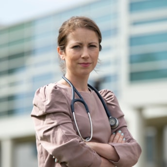 Headshot of Dr Laura Durcan